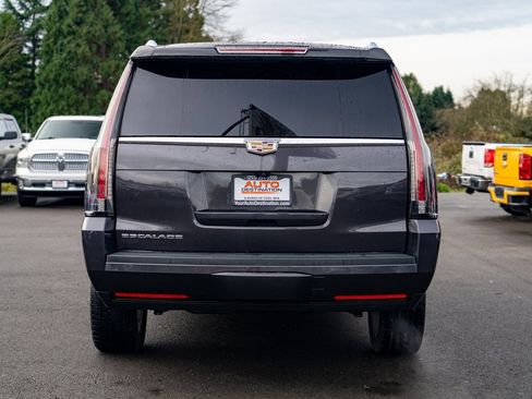 Used 2017 Cadillac Escalade ESV Platinum image 10