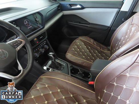 Used 2024 Volkswagen Taos SE image 22