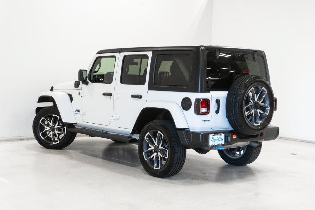 Used 2024 Jeep Wrangler Unlimited w/ Convenience Group AWD/4WD image 26