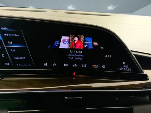 Used 2024 Cadillac Escalade Sport Platinum w/ LPO, ONYX Package AWD/4WD image 28