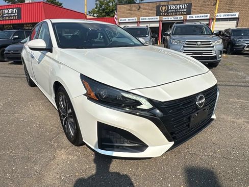 Used 2023 Nissan Altima 2.5 SV FWD image 3