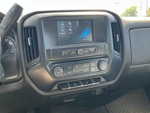 Used 2017 Chevrolet Silverado 1500 Custom w/ Custom Convenience Package AWD/4WD image 7