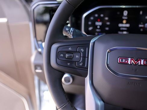 Used 2026 GMC Sierra 1500 SLT AWD/4WD image 17