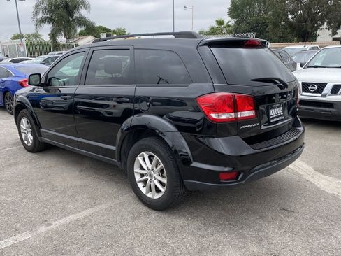 Used 2018 Dodge Journey SXT w/ Connectivity Group FWD image 9