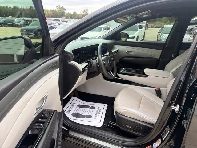 Used 2025 Hyundai Tucson Limited FWD image 10