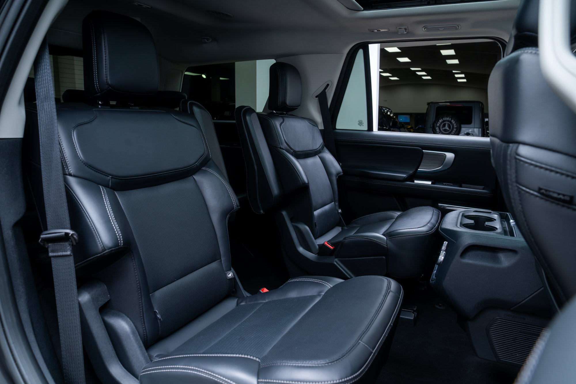 Used 2025 Ford Expedition Platinum AWD/4WD image 28