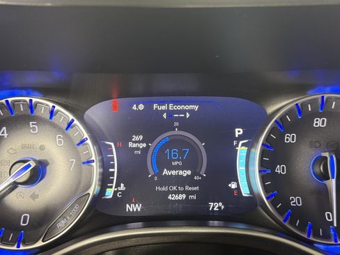 Used 2024 Chrysler Pacifica Touring-L FWD image 18