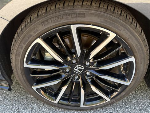 Used 2024 Honda Accord Touring image 12