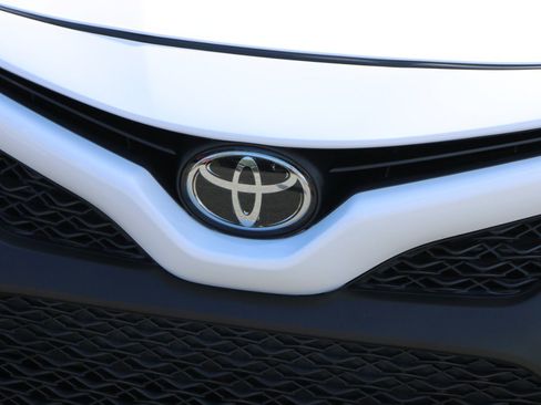 Used 2020 Toyota Camry SE image 12