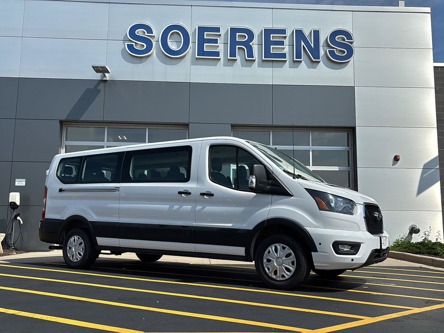 Used 2025 Ford Transit 350 XLT RWD image 1