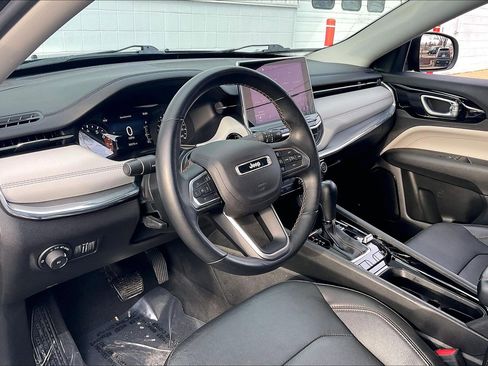 Used 2022 Jeep Compass Limited image 18