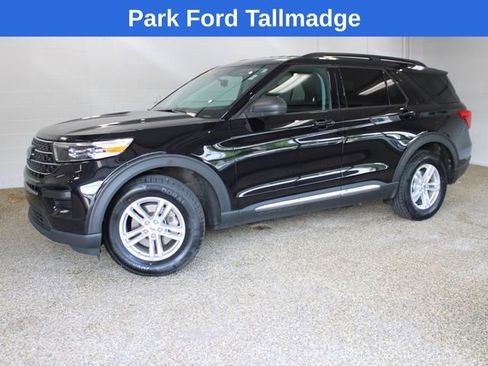 Used 2023 Ford Explorer XLT AWD/4WD image 1