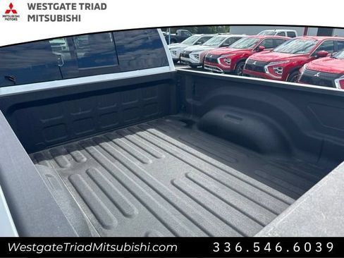 Used 2025 RAM 2500 Laramie AWD/4WD image 6