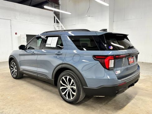 Used 2025 Ford Explorer ST-Line RWD image 6