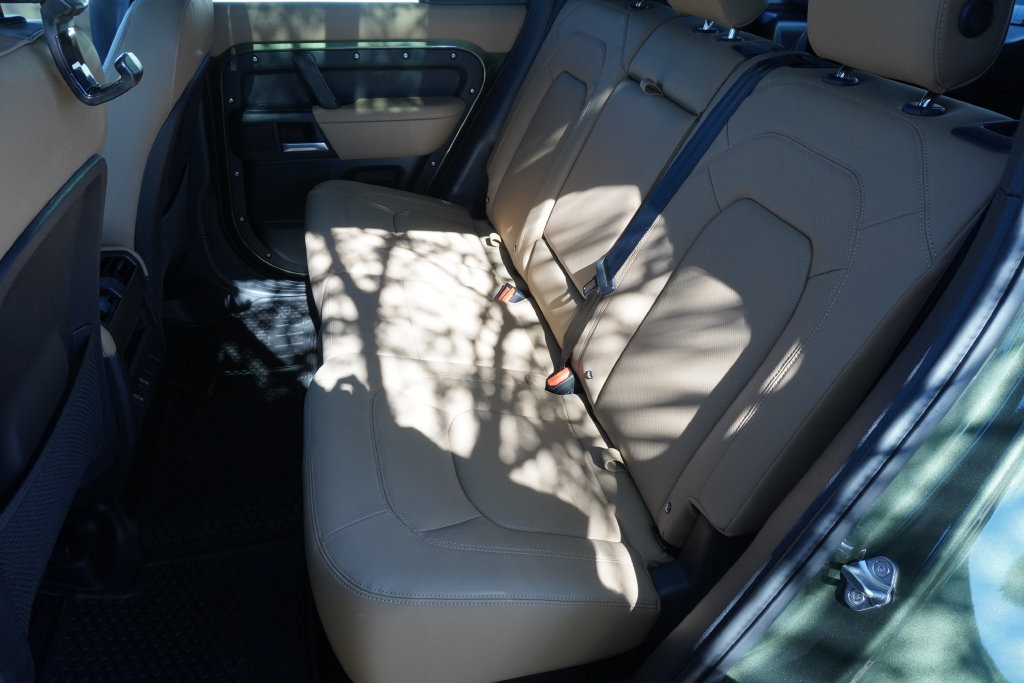 New 2026 Land Rover Defender 110 X-Dynamic SE AWD/4WD image 30