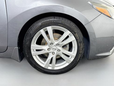 Used 2017 Nissan Altima 3.5 SL FWD image 32