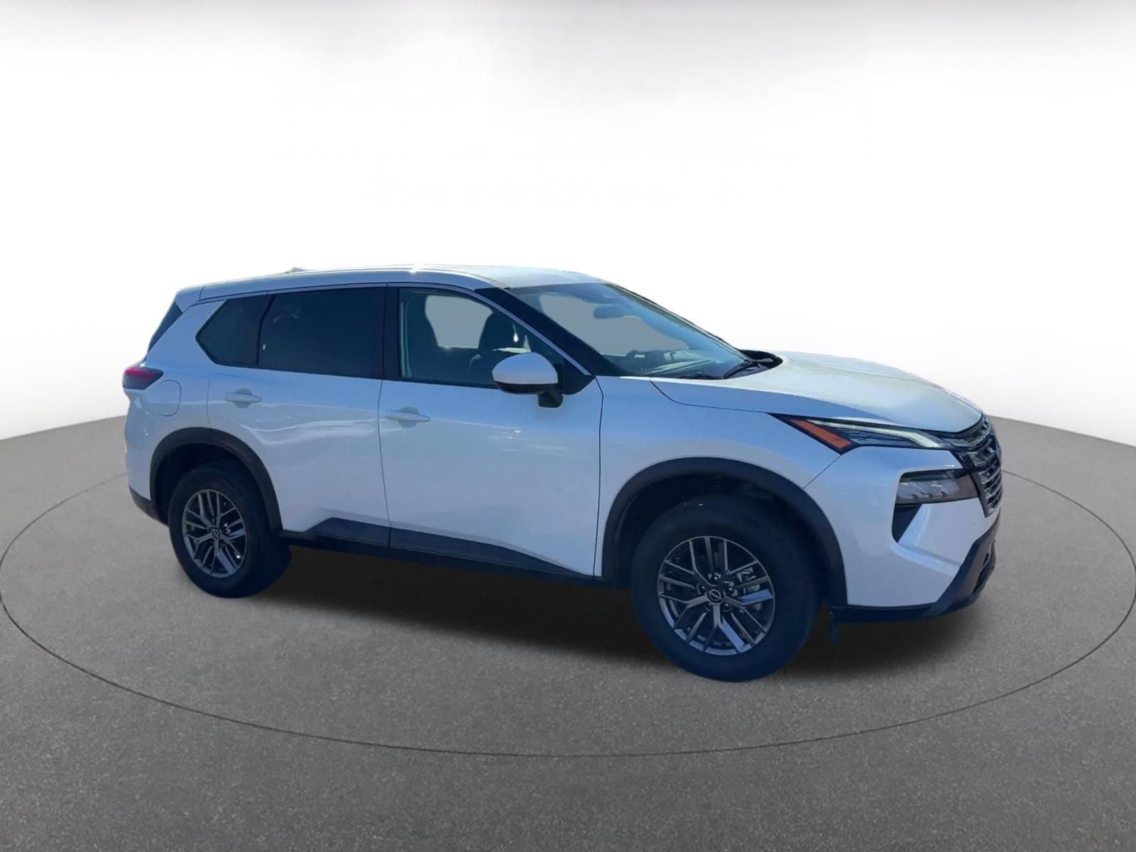 Used 2026 Nissan Rogue SV AWD/4WD image 2