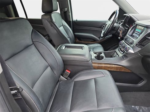 Used 2019 Chevrolet Suburban LT image 12