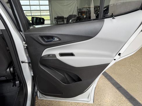 Used 2021 Chevrolet Equinox LS w/ LS Convenience Package image 29