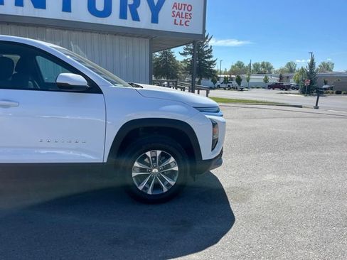 Used 2025 Chevrolet Equinox LT AWD/4WD image 13