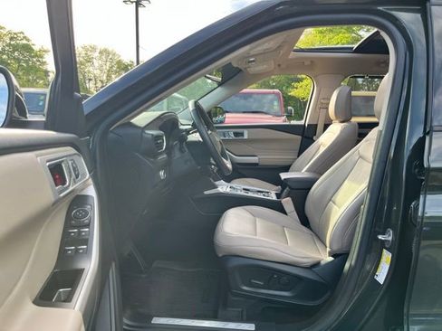 Used 2022 Ford Explorer Limited w/ Equipment Group 301A AWD/4WD image 16