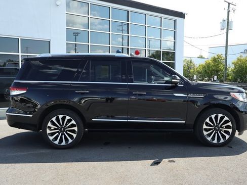 Used 2023 Lincoln Navigator Reserve AWD/4WD image 4