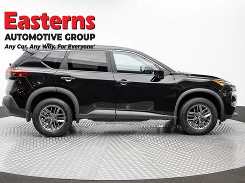 Used 2023 Nissan Rogue S AWD/4WD image 4
