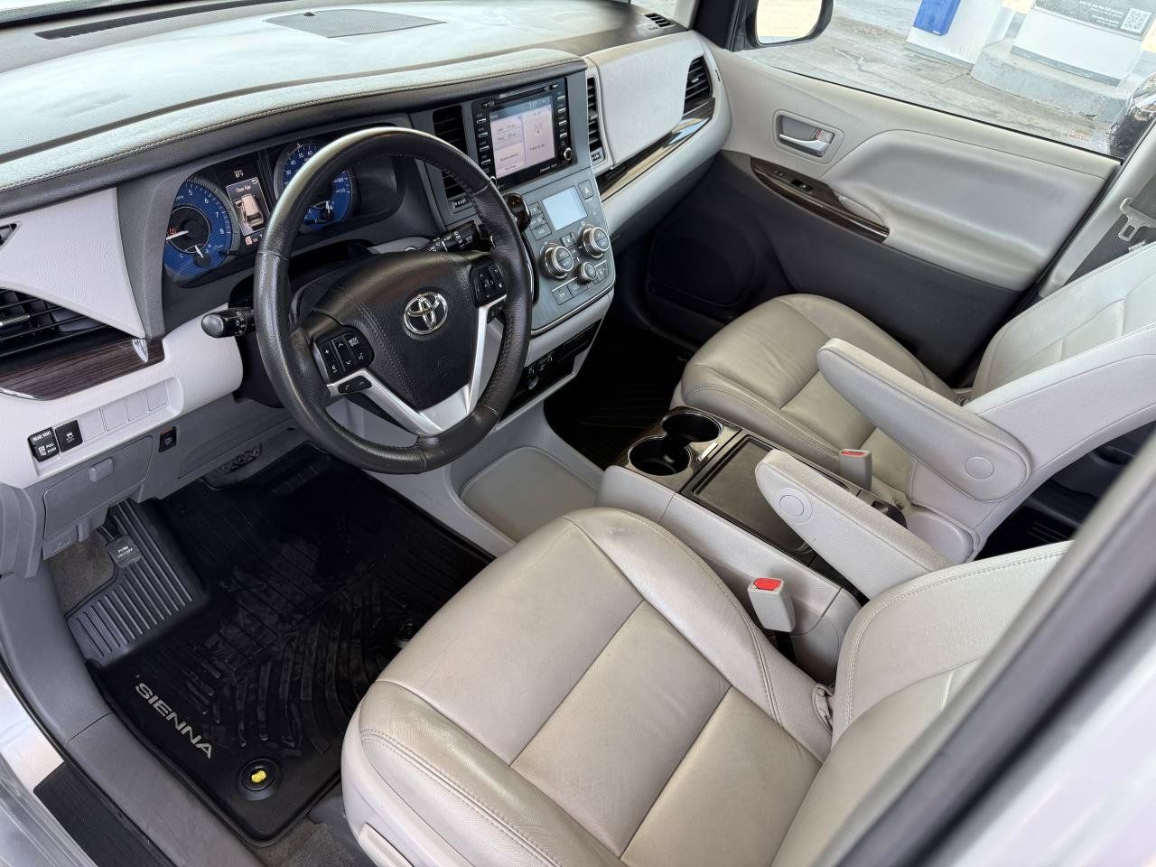 Used 2018 Toyota Sienna XLE AWD/4WD image 12
