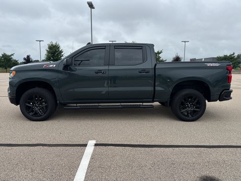 Used 2025 Chevrolet Silverado 1500 LT Trail Boss w/ Convenience Package II AWD/4WD image 2
