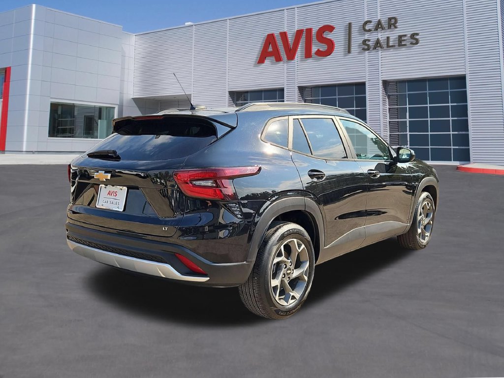 Used 2025 Chevrolet Trax LT w/ LT Convenience Package FWD image 6