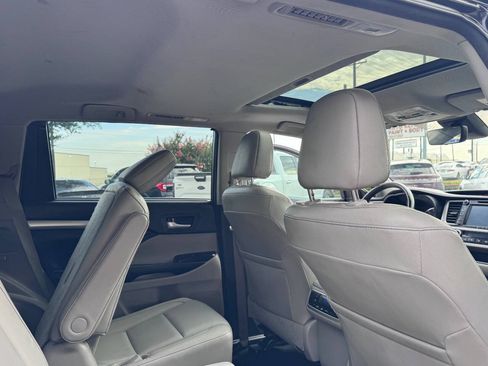 Used 2017 Toyota Highlander XLE FWD image 20