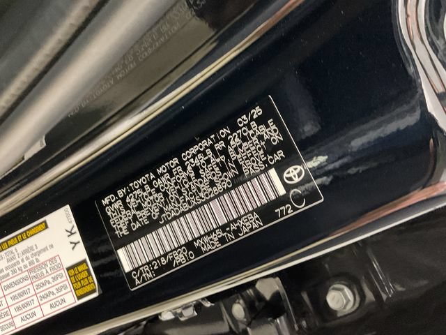 Used 2025 Toyota Prius LE AWD/4WD image 28