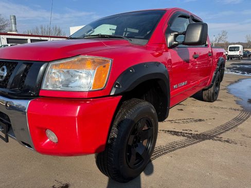 Used 2012 Nissan Titan SV image 9