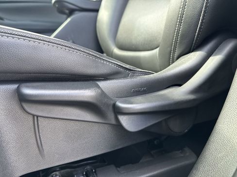 Used 2024 Buick Encore GX Sport Touring image 25