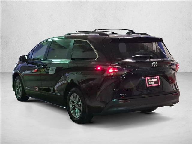 Certified 2026 Toyota Sienna LE FWD image 8