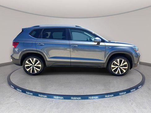 Used 2024 Volkswagen Taos SE FWD image 5