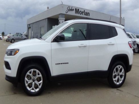 Certified 2025 Jeep Compass Latitude AWD/4WD image 1