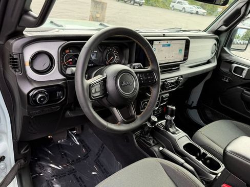 Used 2024 Jeep Wrangler Unlimited Sport AWD/4WD image 11
