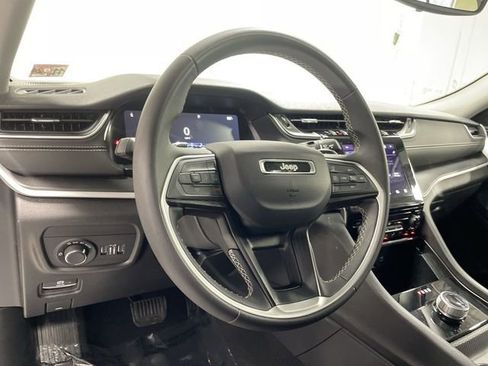 Used 2024 Jeep Grand Cherokee Laredo X AWD/4WD image 14