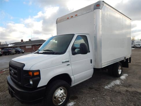Used 2014 Ford E-350 and Econoline 350 Super Duty image 3