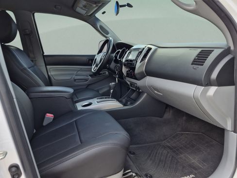 Used 2015 Toyota Tacoma PreRunner w/ TRD Sport Package RWD image 40