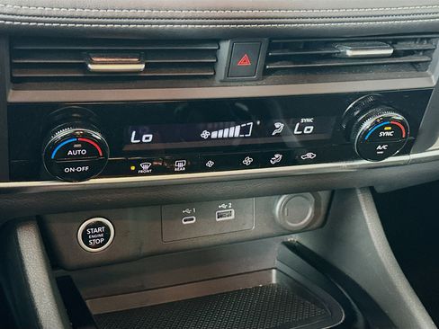 Used 2023 Nissan Rogue SV FWD image 23