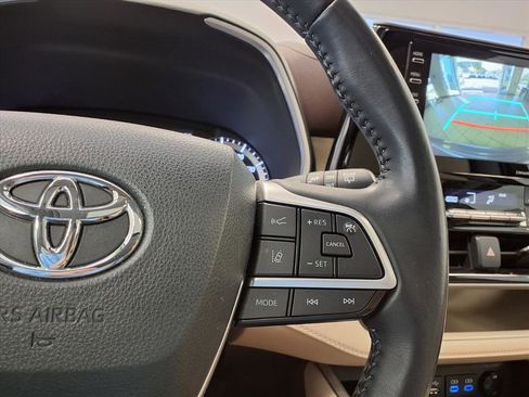 Used 2022 Toyota Highlander XLE image 31