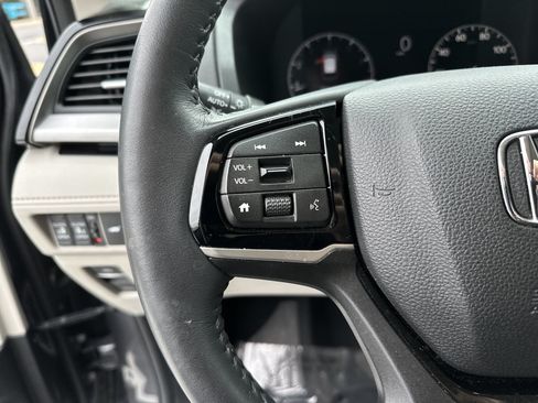 Used 2025 Honda Odyssey Touring image 19