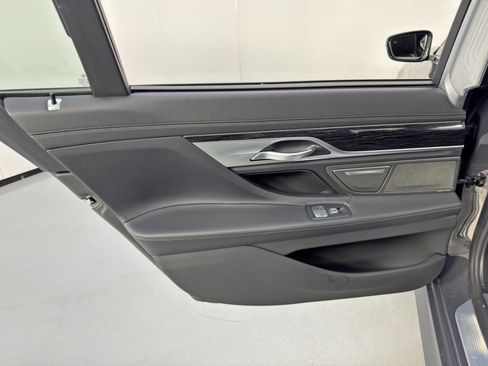 Used 2022 BMW 750i xDrive w/ Executive Package image 49