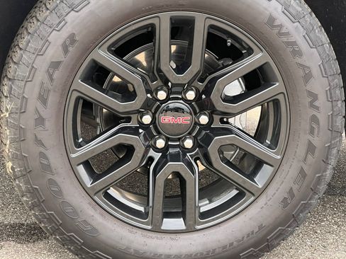 Used 2025 GMC Sierra 1500 Elevation AWD/4WD image 13