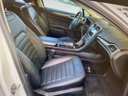 Used 2018 Ford Fusion SE w/ Equipment Group 602A image 10