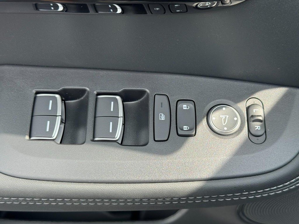 Certified 2025 Acura ADX FWD image 18