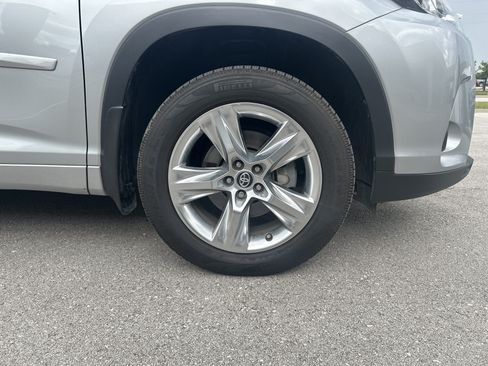 Used 2019 Toyota Highlander Limited AWD/4WD image 15