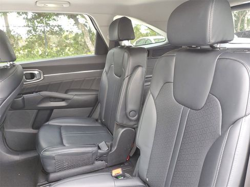 Used 2022 Kia Sorento SX w/ Panoramic Sunroof Package image 12